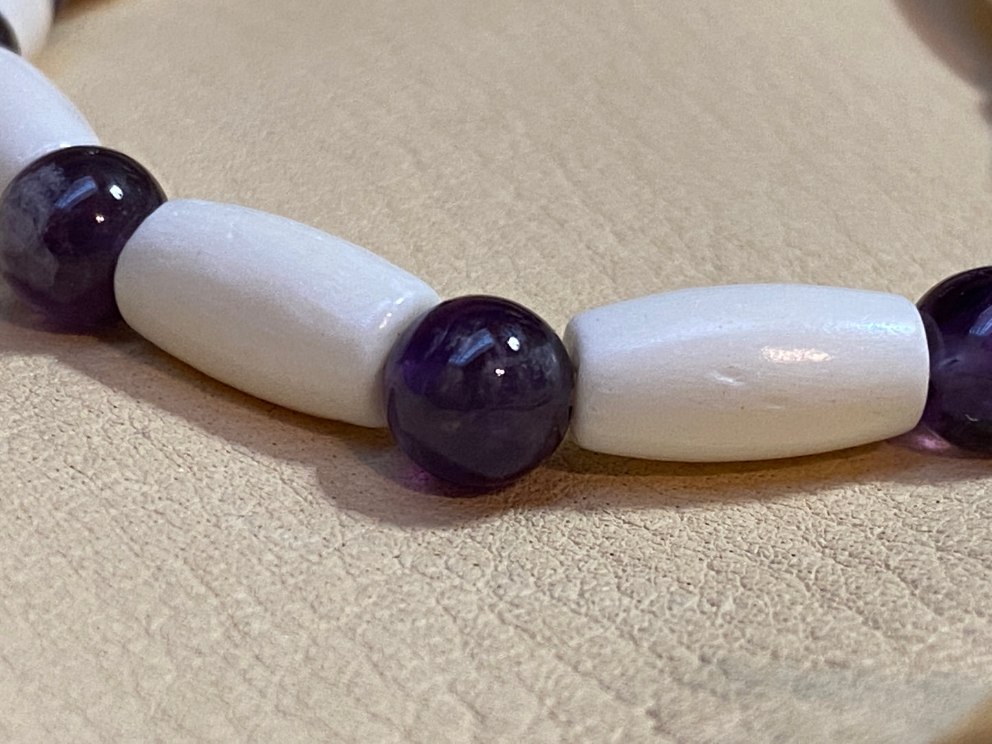 Single Strand White Hairpipe & Amethyst Bracelet