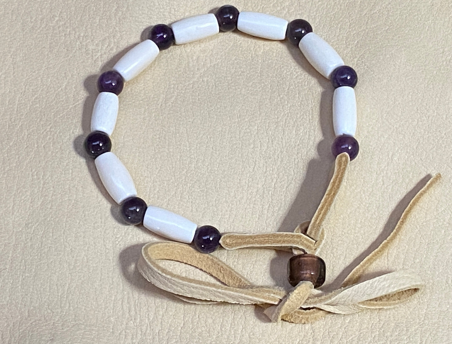 Single Strand White Hairpipe & Amethyst Bracelet